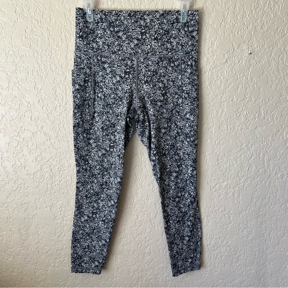 Athleta Salutation Stash Pocket II 7/8 Tight Size Small - Picture 3 of 11